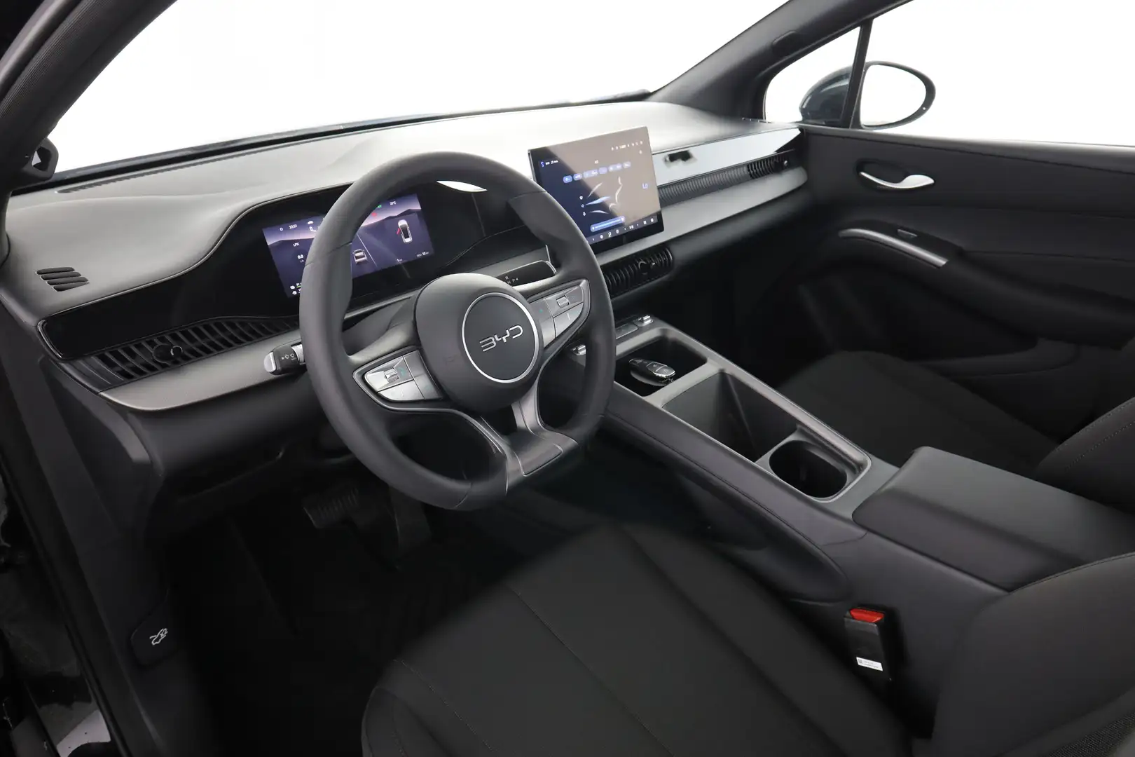 2026 BYD Dolphin, 1 km, Italien — Foto 9 z 12
