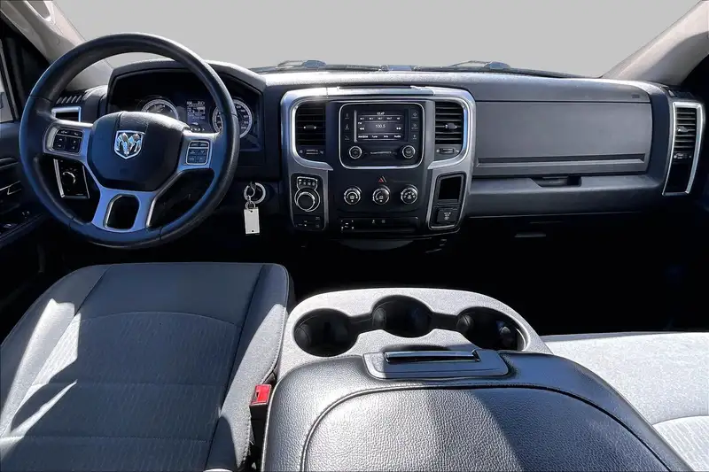 2023 RAM 1500 Classic, schwarz, 41.158 km, Import Kanada — Foto 4 z 12