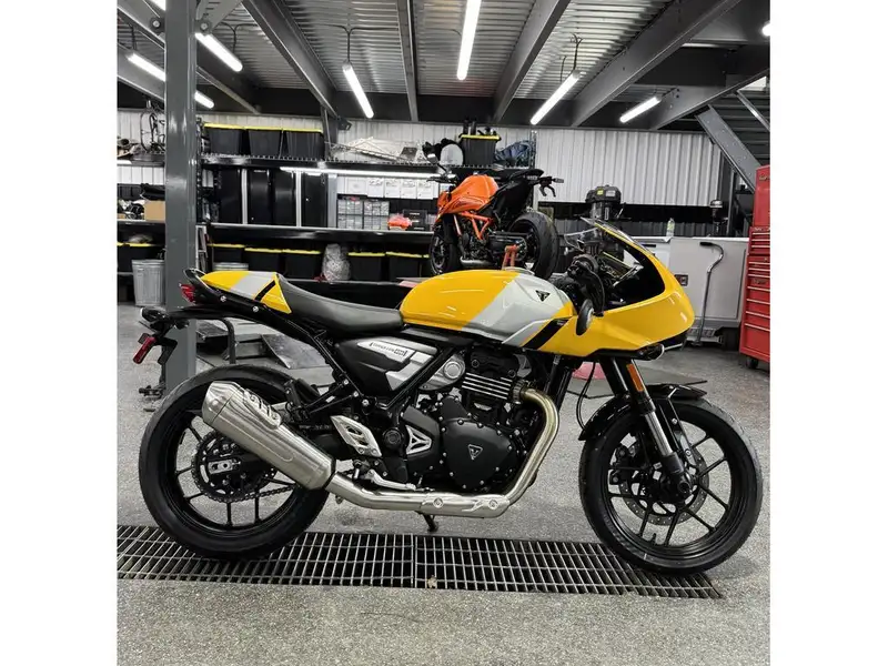 2026 Triumph Thruxton, gelb, Import Kanada — Foto 1