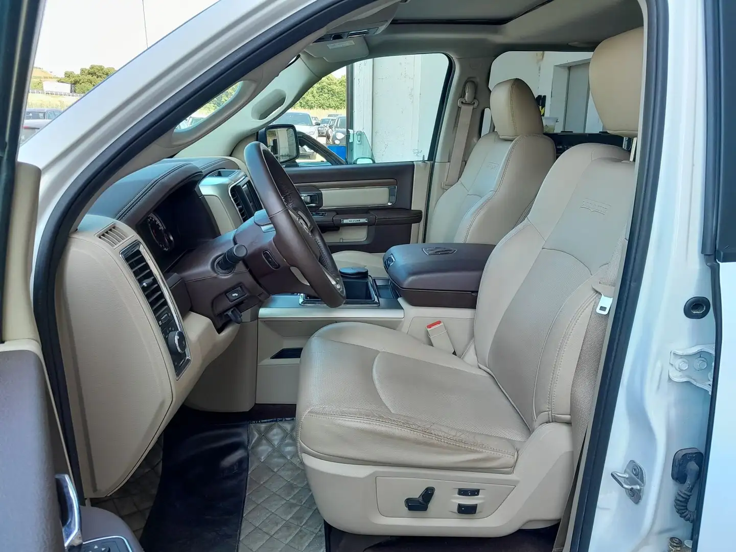 2015 RAM 1500, 70.621 km, Italien — Foto 7 z 12