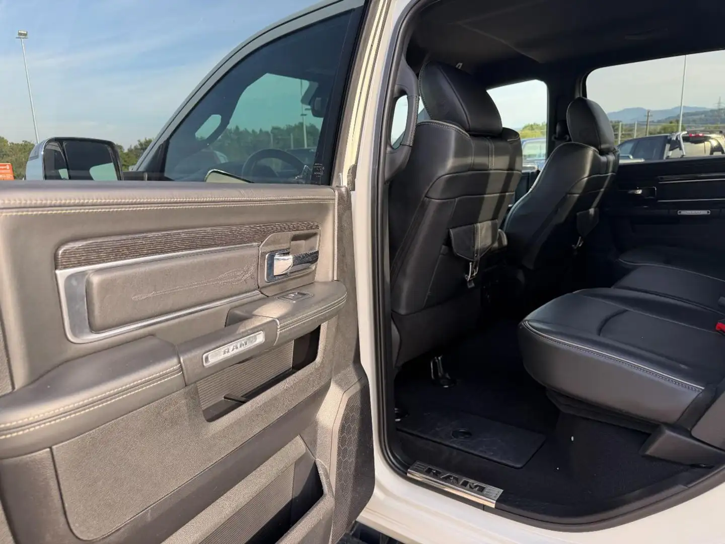 2018 RAM 1500, 123.000 km, Italien — Foto 10 z 12