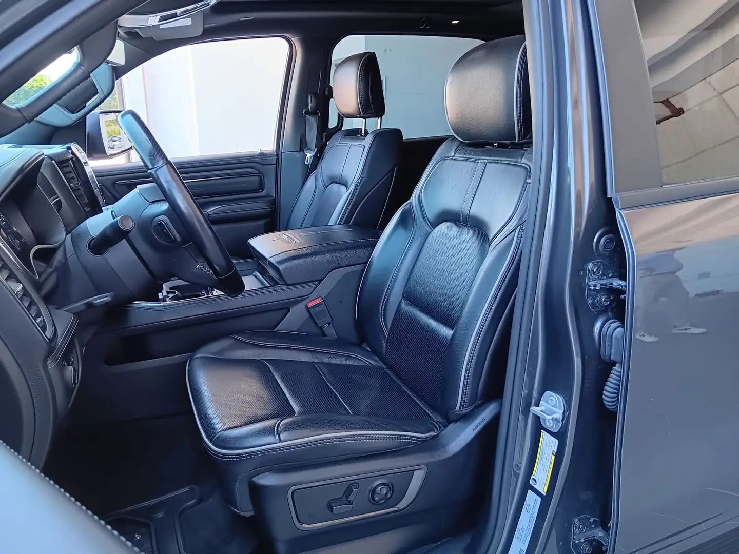 2022 RAM 1500, 133.780 km, Italien — Foto 12 z 12