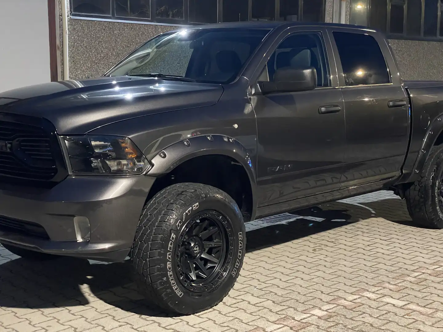 2022 RAM 1500, 98.000 km, Italien — Foto 2 z 4