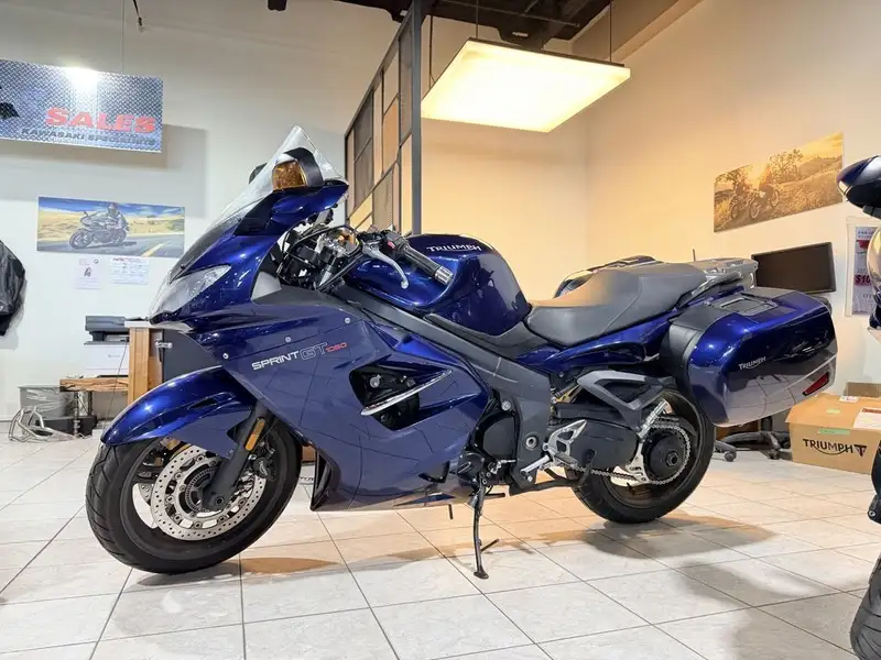 2011 Triumph Sprint, 58.418 km, Import Kanada — Foto 2 z 8