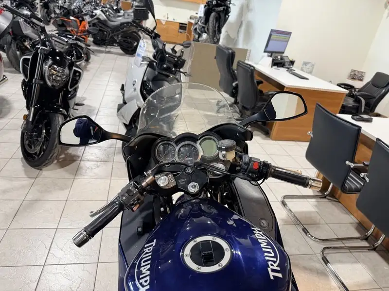 2011 Triumph Sprint, 58.418 km, Import Kanada — Foto 5 z 8