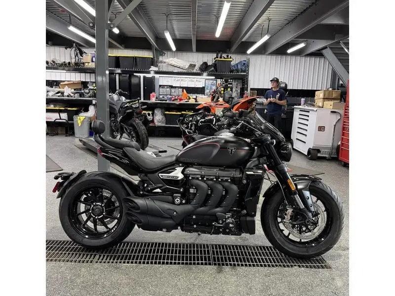 2026 Triumph Rocket 3, schwarz, Import Kanada — Foto 1