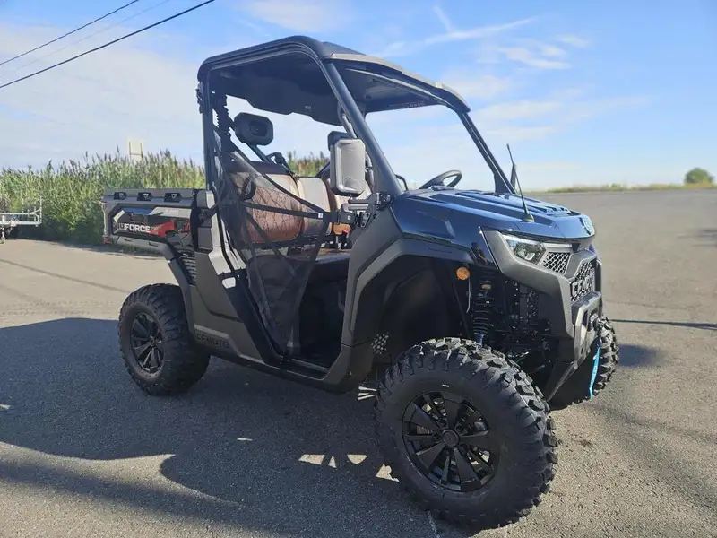 2026 CFMOTO Unspecified, schwarz, Import Kanada — Foto 1
