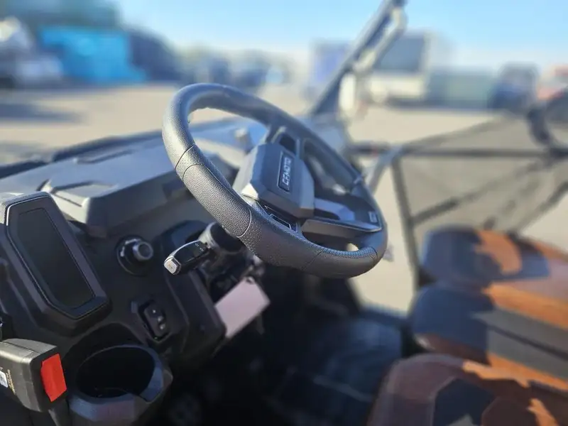2026 CFMOTO Unspecified, schwarz, Import Kanada — Foto 10 z 12