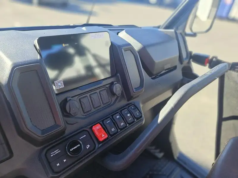 2026 CFMOTO Unspecified, schwarz, Import Kanada — Foto 12 z 12