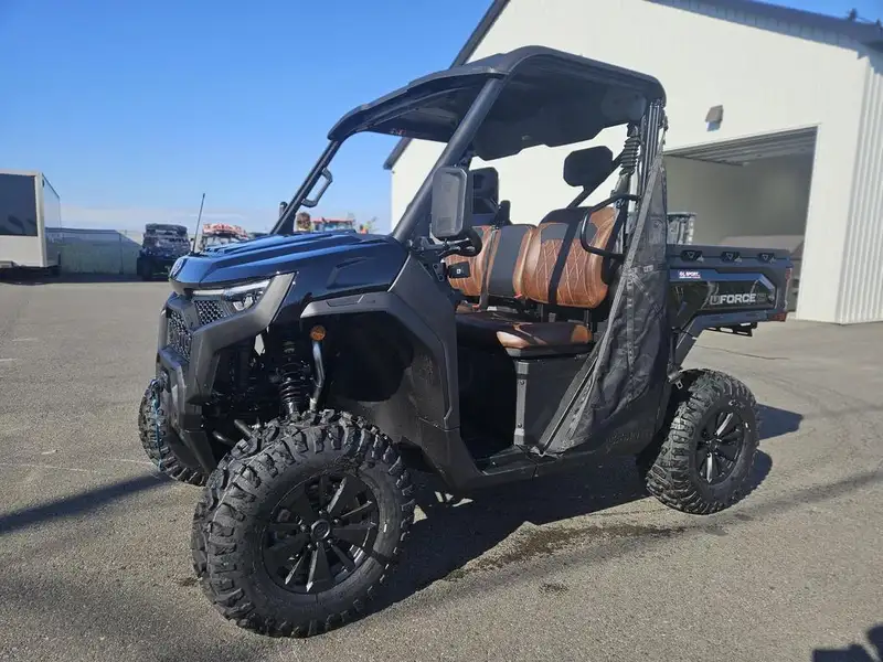 2026 CFMOTO Unspecified, schwarz, Import Kanada — Foto 2 z 12