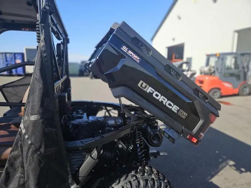 2026 CFMOTO Unspecified, schwarz, Import Kanada — Foto 6 z 12