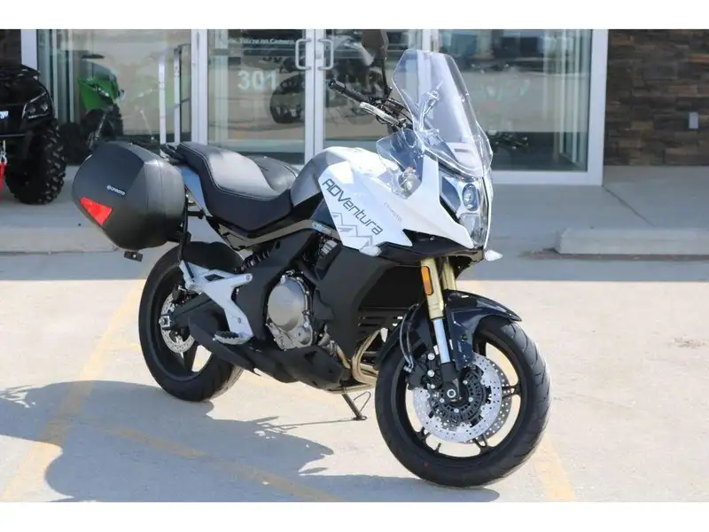 2023 CFMOTO 650 MT, 0 km, Import Kanada — Foto 2 z 8