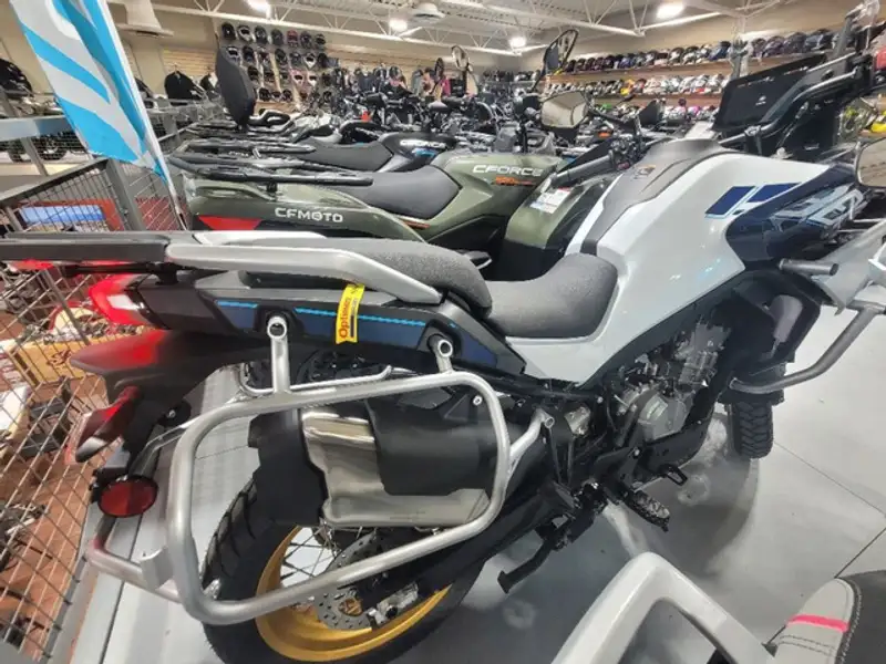2026 CFMOTO IBEX 800 E, weiß, 16 km, Import Kanada — Foto 6 z 8