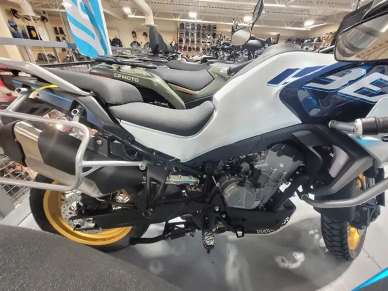 2026 CFMOTO IBEX 800 E, weiß, 16 km, Import Kanada — Foto 7 z 8