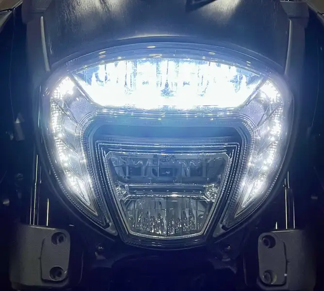 2017 Ducati Diavel, schwarz, 42.259 km, Import Kanada — Foto 10 z 12