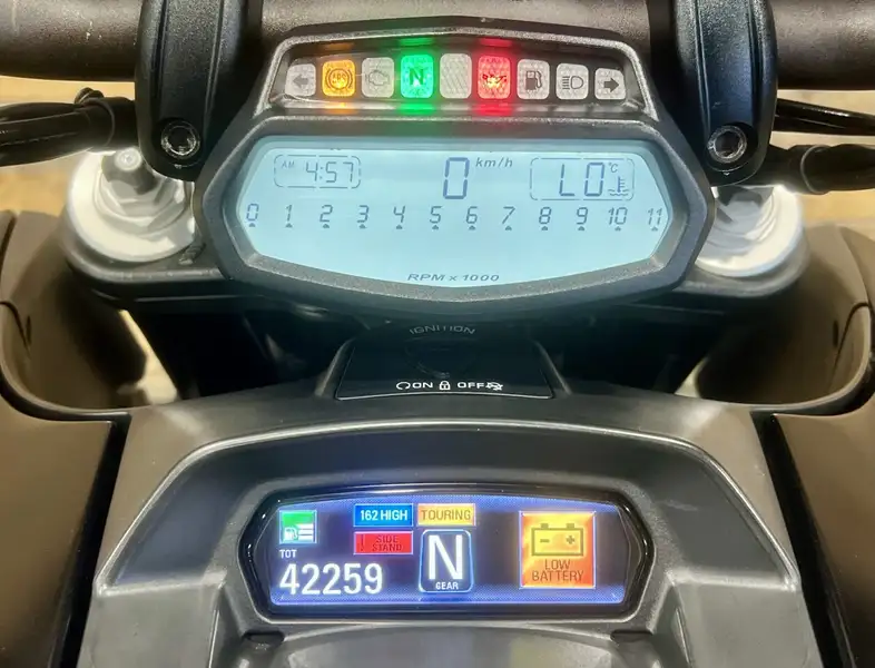 2017 Ducati Diavel, schwarz, 42.259 km, Import Kanada — Foto 9 z 12