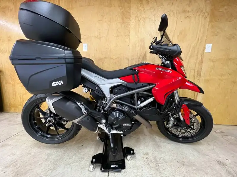 2015 Ducati Hyperstrada, rot, 6.100 km, Import Kanada — Foto 1 | AMECAR 2015 Ducati Hyperstrada, rot, 6.100 km, Import Kanada — Foto 1