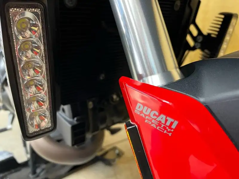 2015 Ducati Hyperstrada, rot, 6.100 km, Import Kanada — Foto 8 z 10