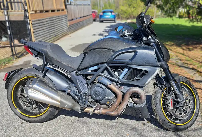 2011 Ducati Diavel, schwarz, 69.000 km, Import Kanada — Foto 1