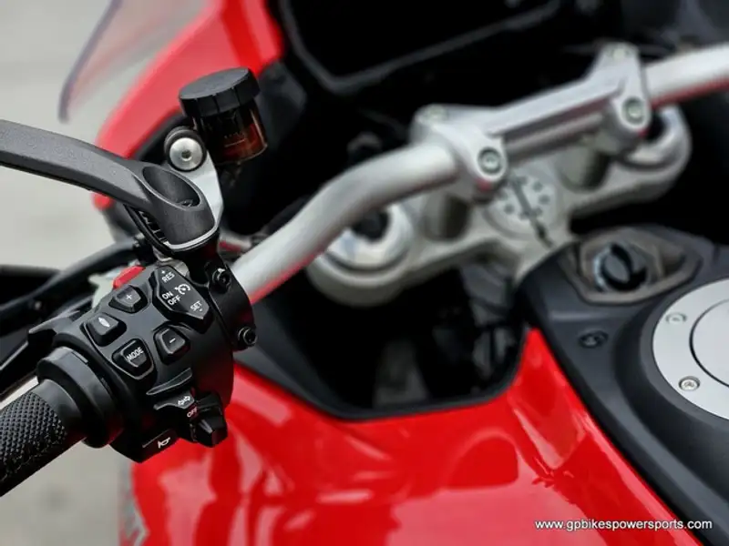 2024 Ducati Unspecified, rot, 0 km, Import Kanada — Foto 11 z 12