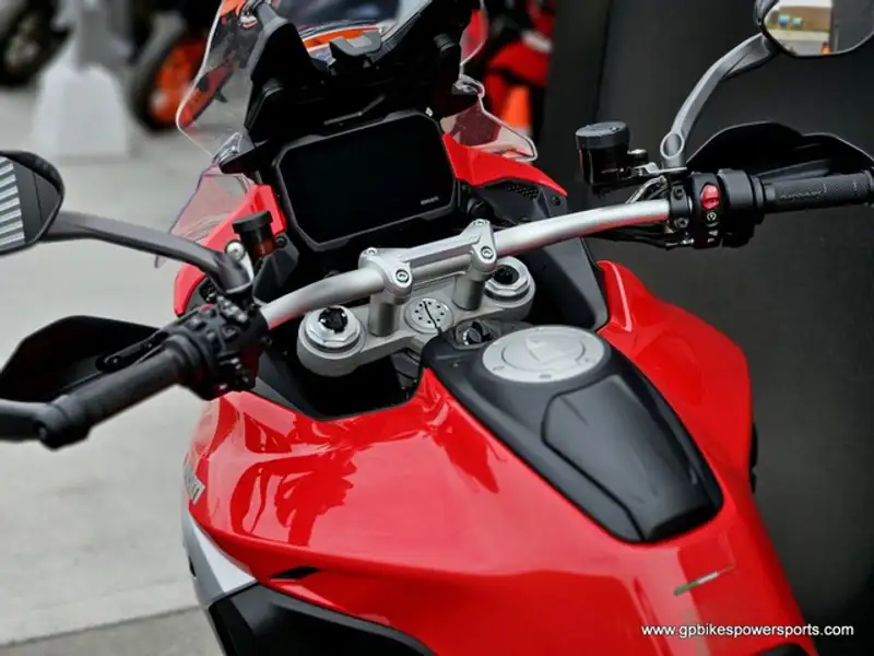 2024 Ducati Unspecified, rot, 0 km, Import Kanada — Foto 9 z 12