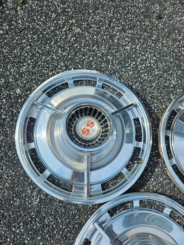 1963 impala / nová SS hub caps, Import Kanada — Foto 2 z 5
