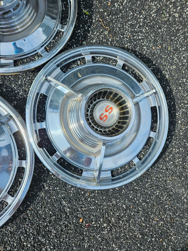 1963 impala / nová SS hub caps, Import Kanada — Foto 4 z 5