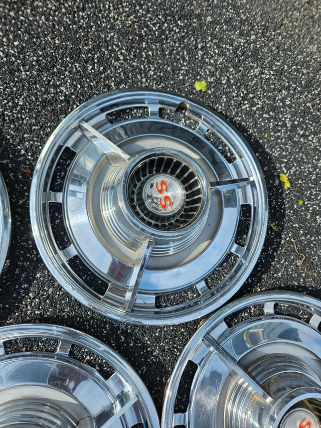 1963 impala / nová SS hub caps, Import Kanada — Foto 5 z 5