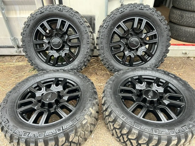 nový 33"Micky Thompson with Chevy Rims 8x180, Import Kanada — Foto 1