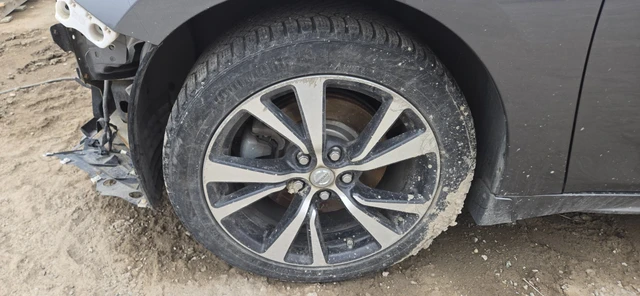 225/45r18 Continental Winter Tires + Wheel - 2017 Nissan Maxima, Import Kanada — Foto 2 z 5