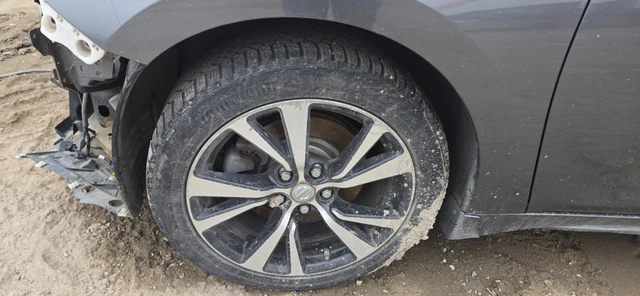 225/45r18 Continental Winter Tires + Wheel - 2017 Nissan Maxima, Import Kanada — Foto 3 z 5