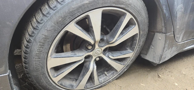 225/45r18 Continental Winter Tires + Wheel - 2017 Nissan Maxima, Import Kanada — Foto 4 z 5