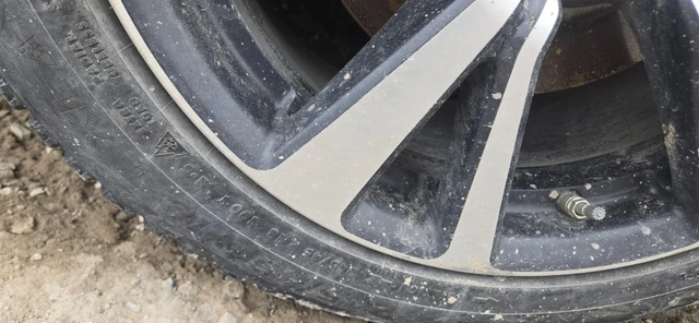 225/45r18 Continental Winter Tires + Wheel - 2017 Nissan Maxima, Import Kanada — Foto 5 z 5