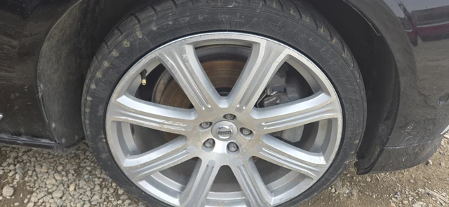 255/35/20 - Cinturato Tires + Wheel All Season - 2019 Volvo S90, Import Kanada — Foto 1