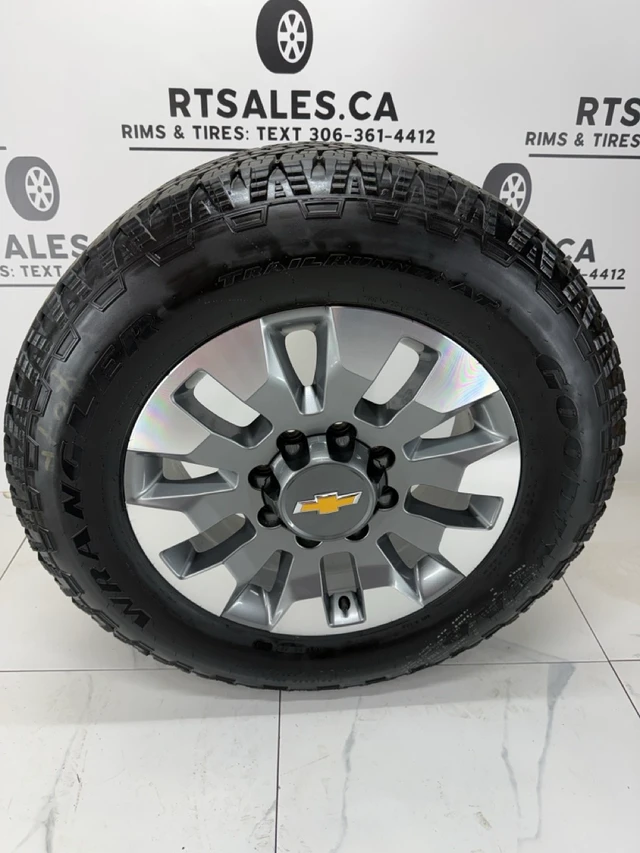275/65/20 Goodyear 20" Chevy Rims 8x180 (demontovaný) Free Shipping, Import Kanada — Foto 1