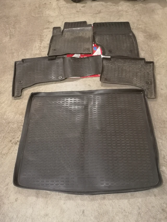 Porsche Cayenne Rubber Floor Mats and Cargo Liner, Import Kanada — Foto 1