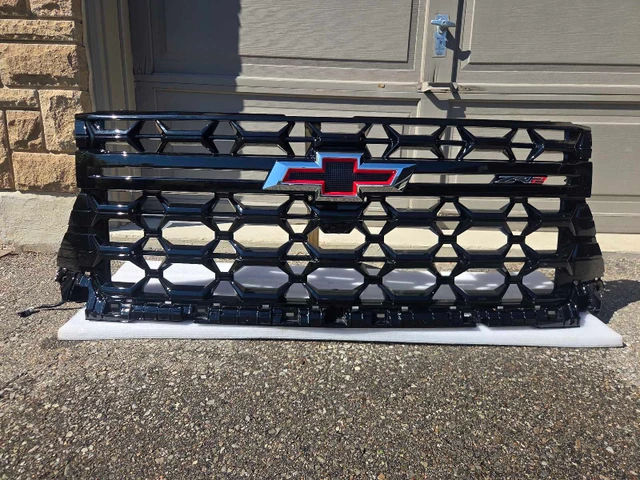 Chevrolet Silverado 2500HD ZR2 Grille, Import Kanada — Foto 1