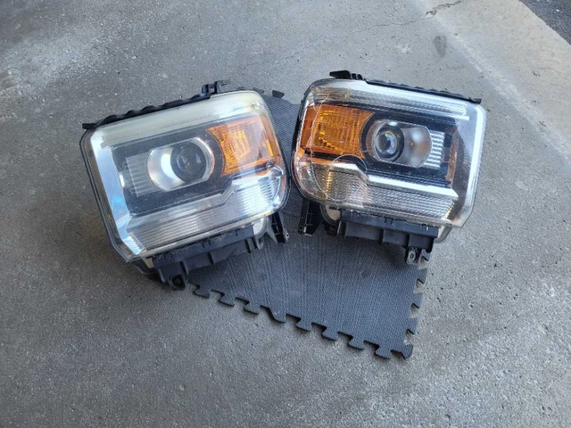 GMC Sierra světlomet komplet, Import Kanada — Foto 1