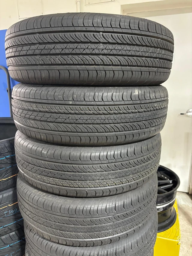 nový 225/65/R17 Continental A/S–RAV4/CRV/Journey/Terrain/Rogue, Import Kanada — Foto 1 z 3 nový 225/65/R17 Continental A/S–RAV4/CRV/Journey/Terrain/Rogue, Import Kanada — Foto 1 z 3