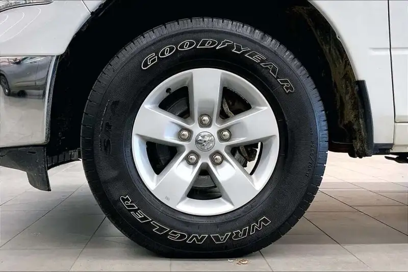 2023 RAM 1500 Classic, weiß, 42.469 km, Import Kanada — Foto 9 z 12