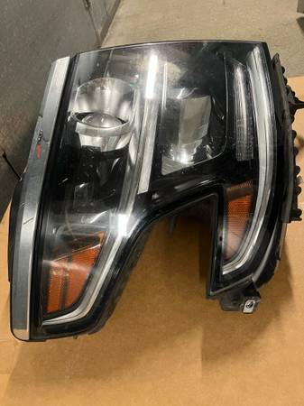 2015-2020 Chevrolet Tahoe Suburban pravý pravá strana Xenon HID světlomet OE, Import USA — Foto 1