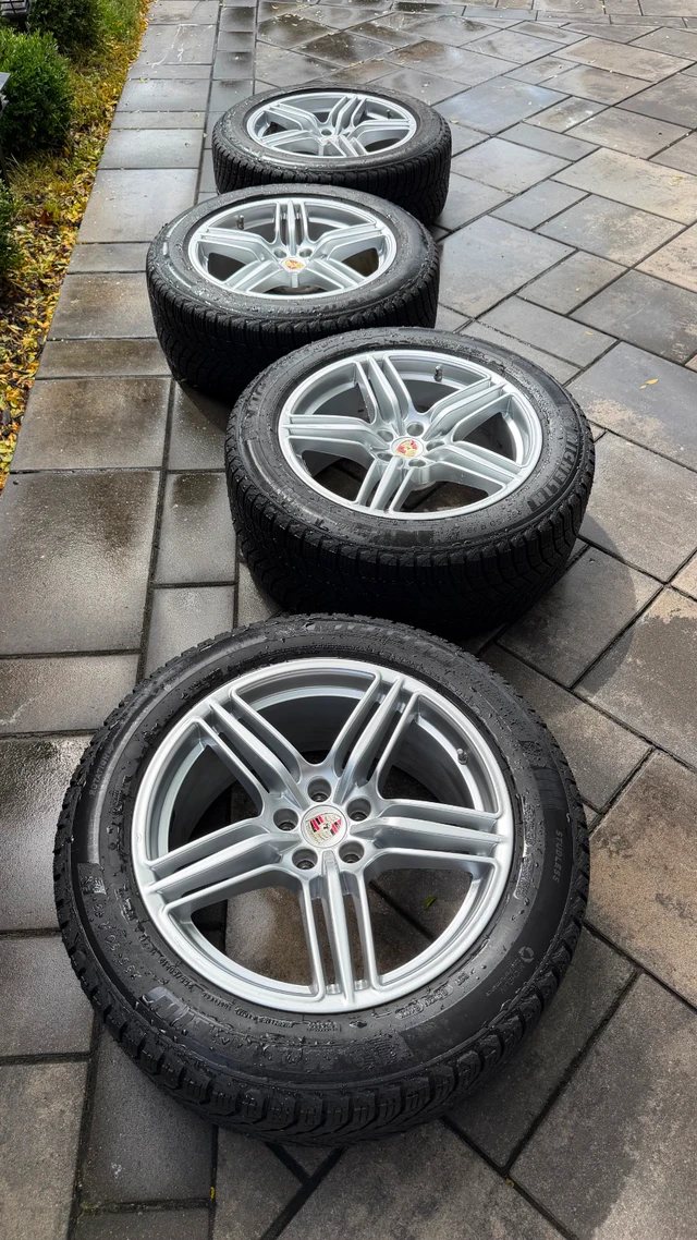 Michelin X-Ice Winter Tires, Original Porsche Macan Rims (TPMS), Import Kanada — Foto 1