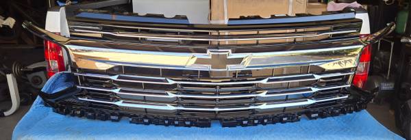 2025-2026 Chevrolet Tahoe/ Suburban přední chladič Grill Grille OE 85, Import USA — Foto 1 | AMECAR 2025-2026 Chevrolet Tahoe/ Suburban přední chladič Grill Grille OE 85, Import USA — Foto 1