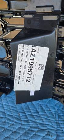 2025-2026 Chevrolet Tahoe/ Suburban přední chladič Grill Grille OE 85, Import USA — Foto 10 z 10
