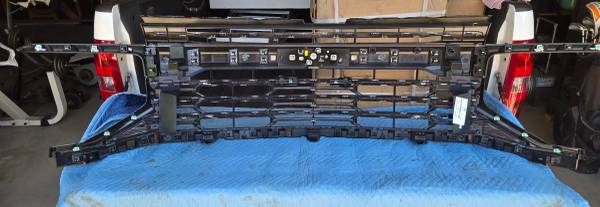 2025-2026 Chevrolet Tahoe/ Suburban přední chladič Grill Grille OE 85, Import USA — Foto 4 z 10