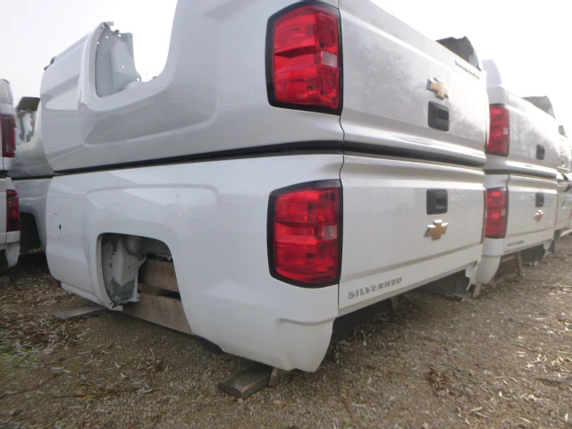 #50006 2014 – 2018 Silverado 8′ White demontovaný Truck Box, weiß, Import Kanada — Foto 1