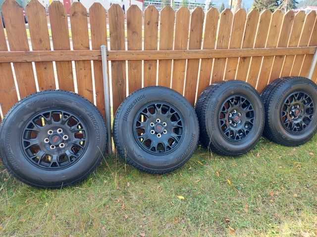 18" TRD Pro Wheels + Bridgestone Blizzak LT Winter Tires (265/70, Import Kanada — Foto 1 | AMECAR 18" TRD Pro Wheels + Bridgestone Blizzak LT Winter Tires (265/70, Import Kanada — Foto 1