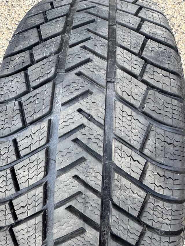 Michelin Latitude Alpine Winter Tires on Porsche Alloy Rims, Import Kanada — Foto 1