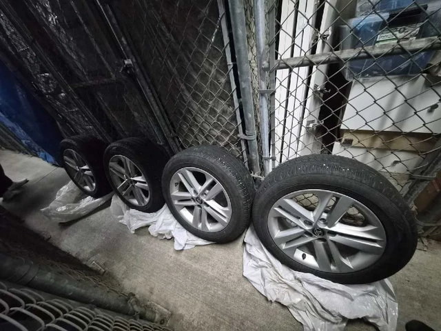 16 Inch OE Factory Toyota Corolla All Season Rims and Tires, Import Kanada — Foto 1 | AMECAR 16 Inch OE Factory Toyota Corolla All Season Rims and Tires, Import Kanada — Foto 1