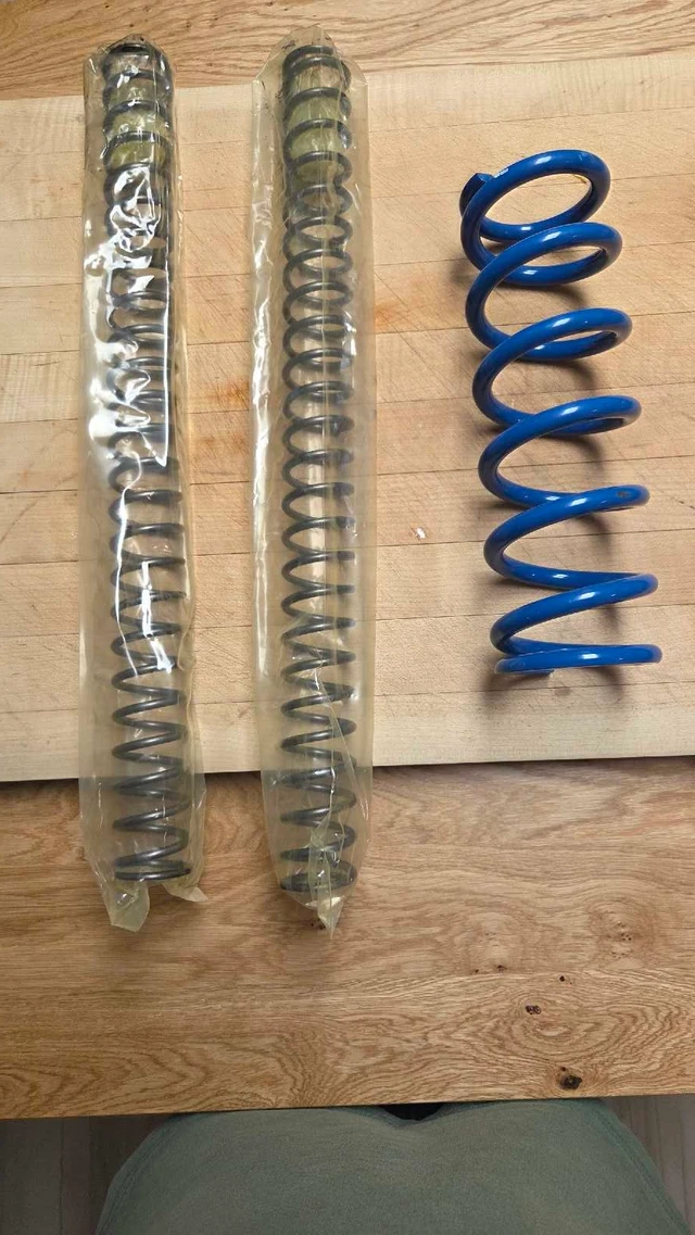 Dirt bike fork springs & shock spring, Import Kanada — Foto 2 z 2